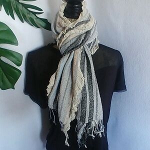 Women's Ruffle Scarf